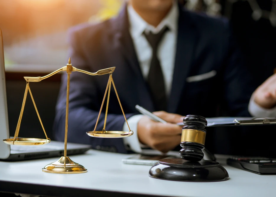 إدارة القاضي والتمثيل الدولي